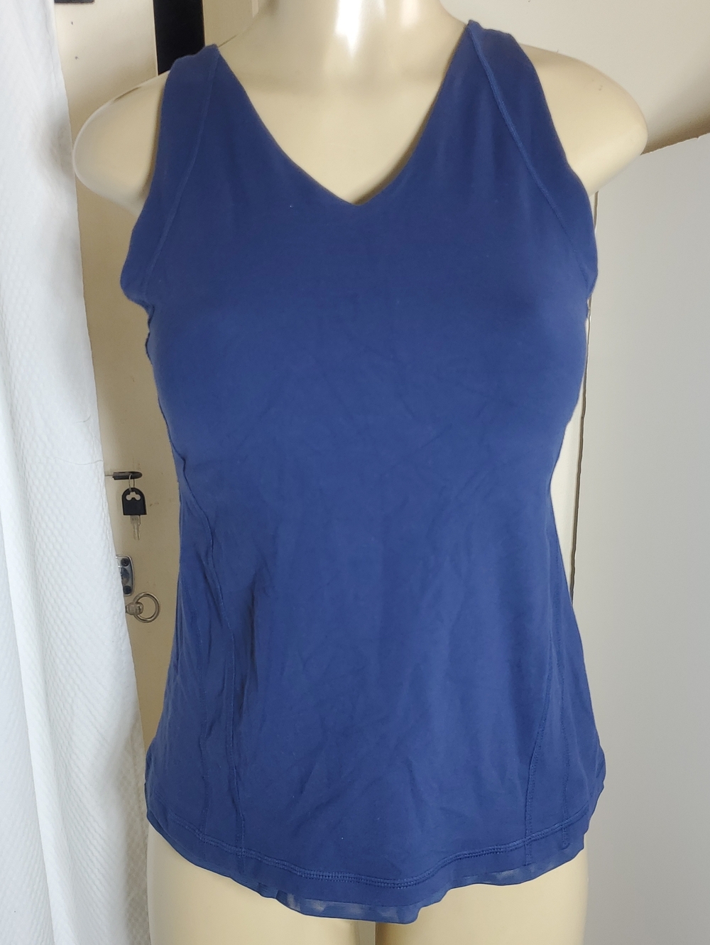 Lululemon Classic Women's V-Neck Tank Top - Blue size 10